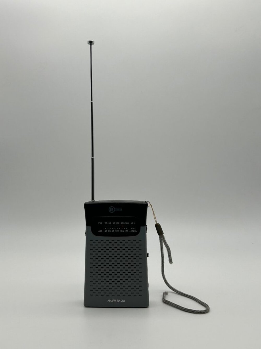RadioShack AM/FM Compact Pocket Radio 1200586 Portable Transistor Works Y2K - Picture 4 of 11